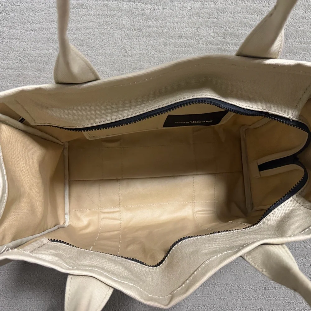 Marc Jacobs
The Large Canvas Tote Bag - Picture 2 of 6